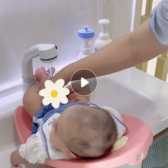 赤ちゃんお尻洗いの画像