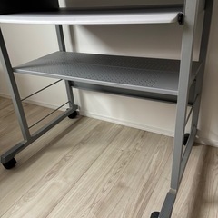 パソコンデスクの画像