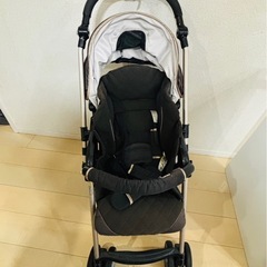 combiベビーカーの画像
