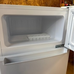 J0812 ハイアール　Haier 2ドア冷蔵庫　85L 2018年　の画像