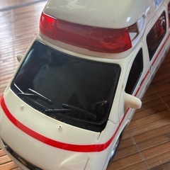 緊急車両２台の画像