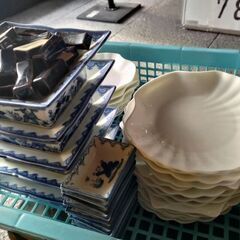 いろいろな食器 中古品です。（引取りにこられる方限定です。）の画像