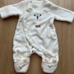 【超美品】新生児長袖 プレオール ロンパース足まですっぽり　冬　赤ちゃん本舗の画像