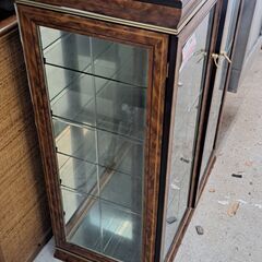 【リサイクルショップどりーむ天保山店】No.4454　飾り棚　高級感溢れる棚　お酒など飾ると高級感増しますよ～(≧▽≦)　ライト付き🎵の画像