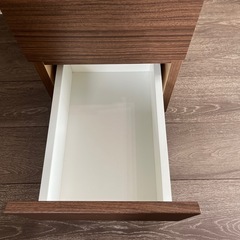 コンセント付き　サイドテーブルの画像