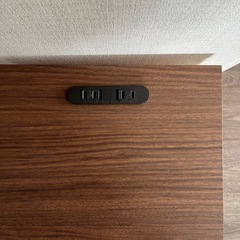 コンセント付き　サイドテーブルの画像