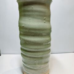 筒状の花瓶の画像