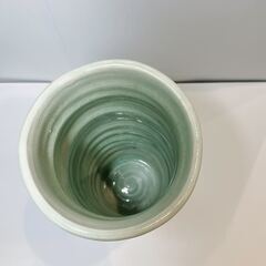 筒状の花瓶の画像