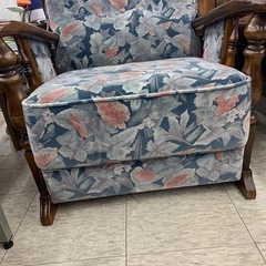 【ジモティー割引で最大15％OFF⭐️】 カリモク karimoku コロニアル 1人掛けソファー 花柄の画像