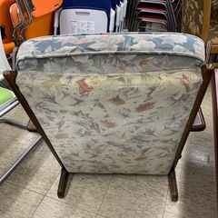【ジモティー割引で最大15％OFF⭐️】 カリモク karimoku コロニアル 1人掛けソファー 花柄の画像
