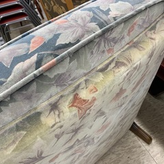 【ジモティー割引で最大15％OFF⭐️】 カリモク karimoku コロニアル 1人掛けソファー 花柄の画像