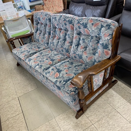 【ジモティー割引で最大15％OFF⭐️】 カリモク karimoku コロニアル 3人掛けソファー 花柄