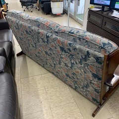 【ジモティー割引で最大15％OFF⭐️】 カリモク karimoku コロニアル 3人掛けソファー 花柄の画像