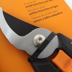 新品 FISKARS 太枝切鋏 剪定鋏 セット 園芸用ばさみ 3.2cmの枝の切断 フィスカース 庭仕事 庭管理 冬越し 札幌市 屯田店の画像