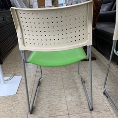 【ジモティー割引で最大15％OFF⭐️】 オフィスチェア 緑の画像