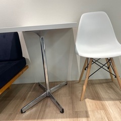 机・椅子セットの画像