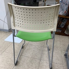 【ジモティー割引で最大15％OFF⭐️】 オフィスチェア 緑の画像
