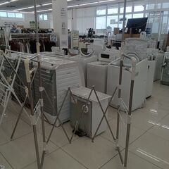 ★リユースのサカイ日立店★HJ7992  ハンガーラック ホワイト H145～190×D46×W89～129 クリーニング済み の画像