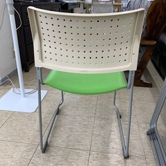 【ジモティー割引で最大15％OFF⭐️】 オフィスチェア 緑の画像