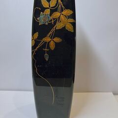 黒の花瓶の画像