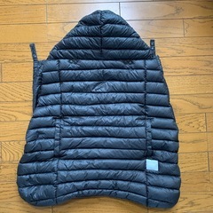 BabyHopper 抱っこひも用カバー ブラック　防寒ケープ　ダウンカバー　レインカバーの画像