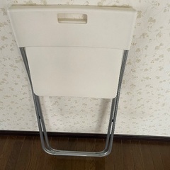 IKEA パイプ椅子白1脚500円　15脚あります。の画像