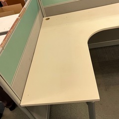 オフィスデスク　オフィス用品　反対側も同じ作り　事務所机　事務所家具　インテリア【分解済み】の画像