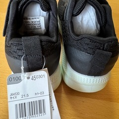 新品未使用　キッズシューズ黒21.5cmの画像