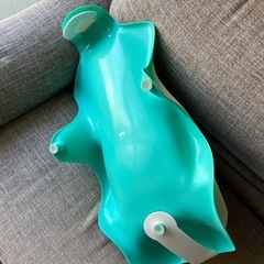 ベビーバスチェア クマの顔デザイン 白と水色　西松屋の画像