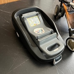 マキシコシ、ベビーカーチャイルドシートセットの画像