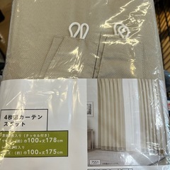 カーテンの画像