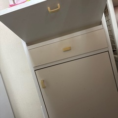 食器棚の画像