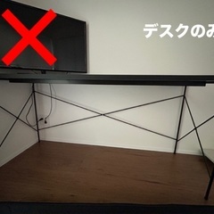 スリムなアイアン脚がかっこいい大きめデスクの画像