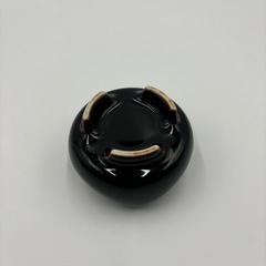 有田焼　黒色陶器 花瓶台 金銀花模様
の画像
