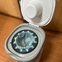 combi diaper binの画像