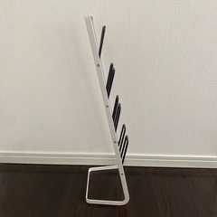 スリッパラック　金属　白黒　ブラック　ホワイト　モダンの画像