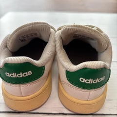 adidas スニーカー　白　13cmの画像