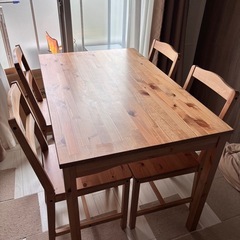 ダイニングテーブルの画像