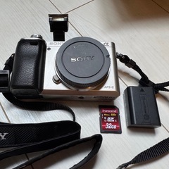 SONY ILCE-6000 a6000 SDカード32GB、おまけ付きの画像