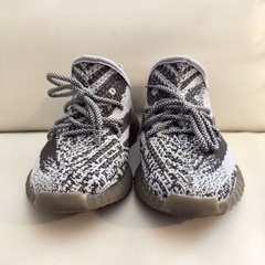 adidas イージーブースト　26センチの画像