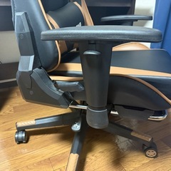 ゲーミングチェア
の画像