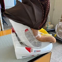 《リユースマン倉敷》 希少モデル プーさん回転式チャイルドシート0〜18kg(新生児〜4歳くらいまで)の画像