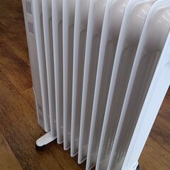 ★リユースのサカイ水戸店★ アイリスオーヤマ オイルヒーター 1200W  動作確認／クリーニング済み MT5719の画像