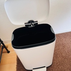 ニトリのゴミ箱/12リットルの画像