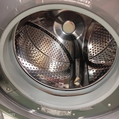 72 J024 設置まで対応   訳あり特価品　SHARP　ドラム式洗濯機　7㌔の画像