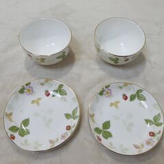 WEDGWOOD　ウェッジウッド　ワイルドストロベリー　ティーボウル&ソーサーの画像
