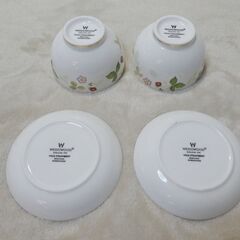 WEDGWOOD　ウェッジウッド　ワイルドストロベリー　ティーボウル&ソーサーの画像