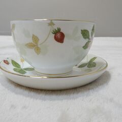 WEDGWOOD　ウェッジウッド　ワイルドストロベリー　ティーボウル&ソーサーの画像