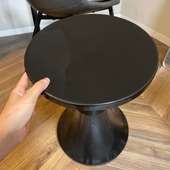 プラシチックのアートなスツール　軽量　すりむスリムの画像