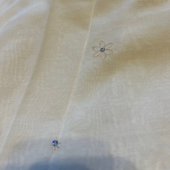 スパンコール刺繍花柄　レースカーテン２枚組の画像